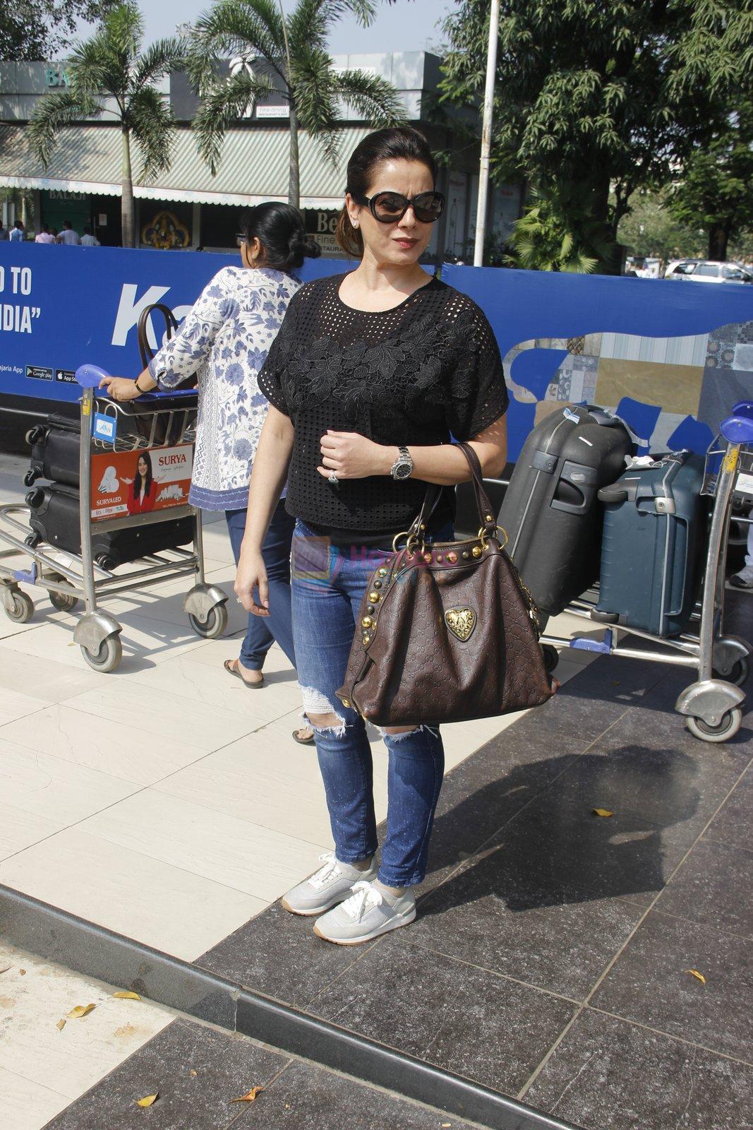 Neelam Kothari snapped at airport on 24th Oct 2016
