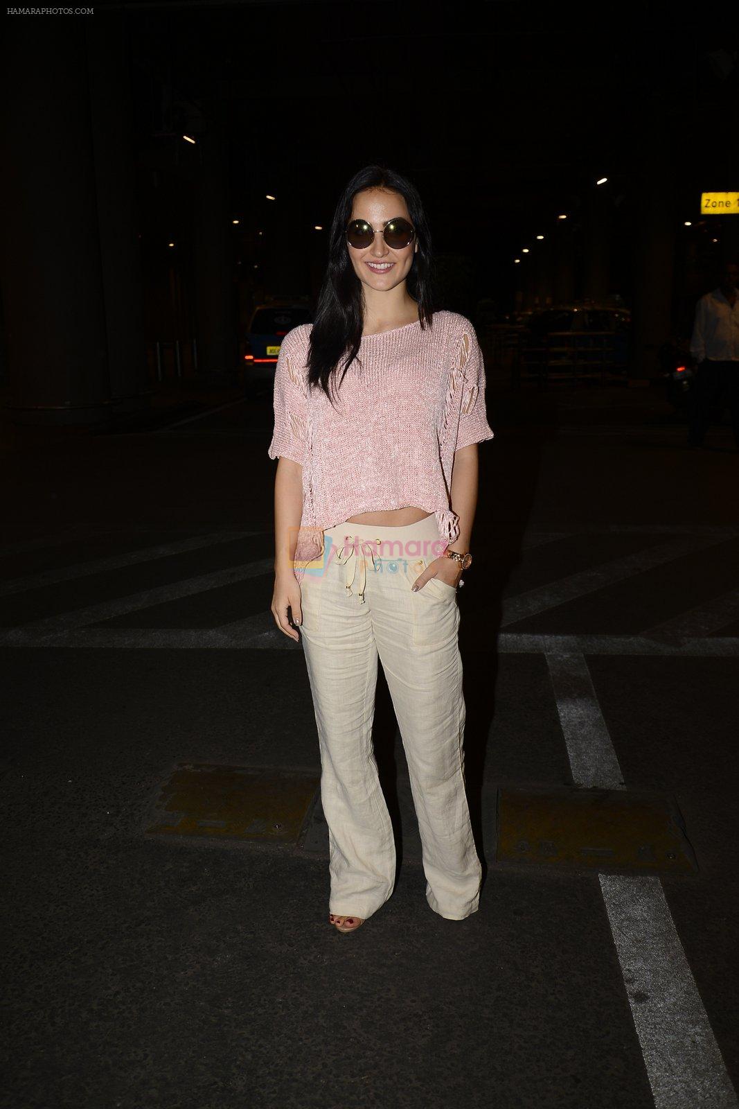 Elli Avram snapped at airport on 25th Oct 2016