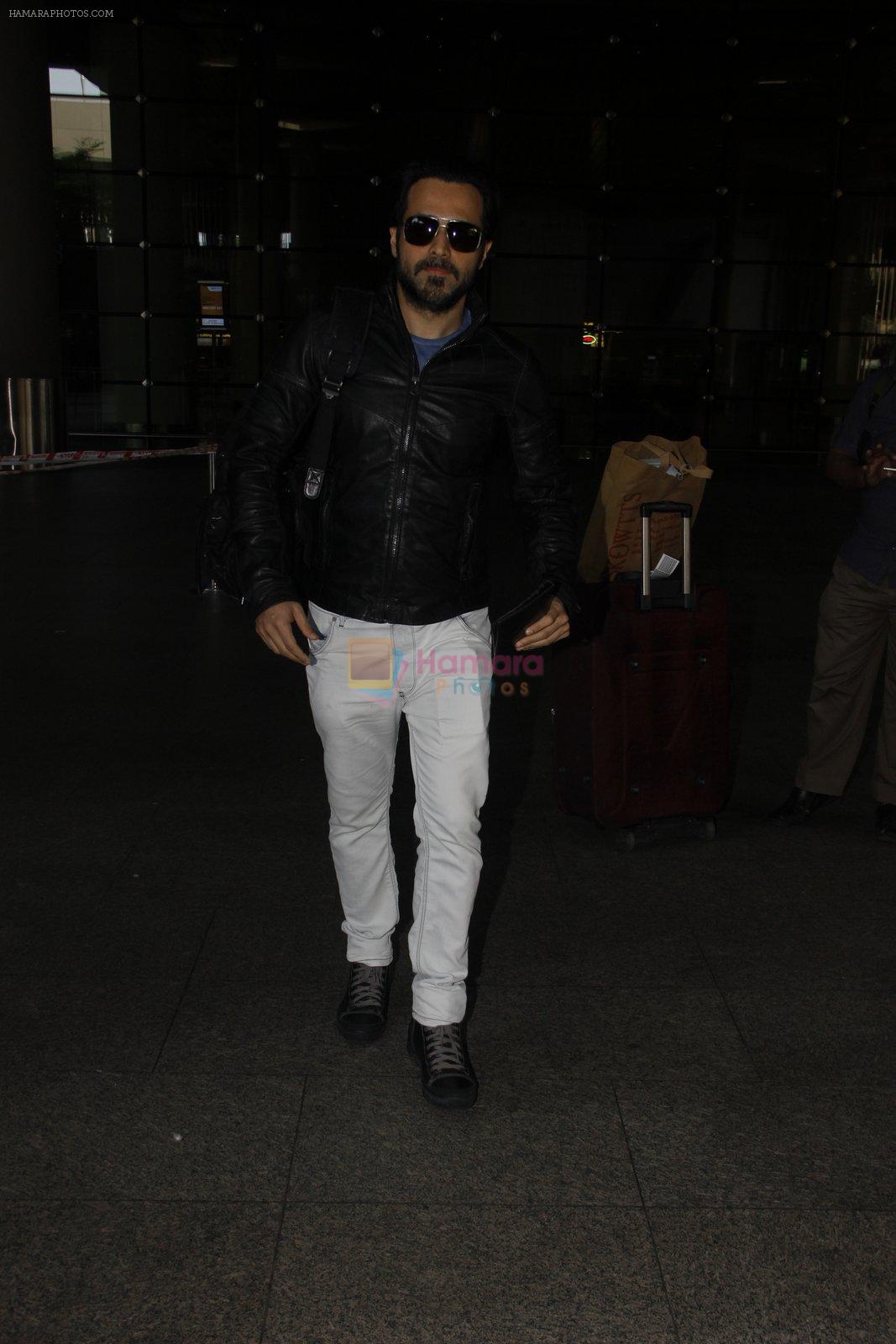 Emraan Hashmi snapped at airport on 26th Oct 2016