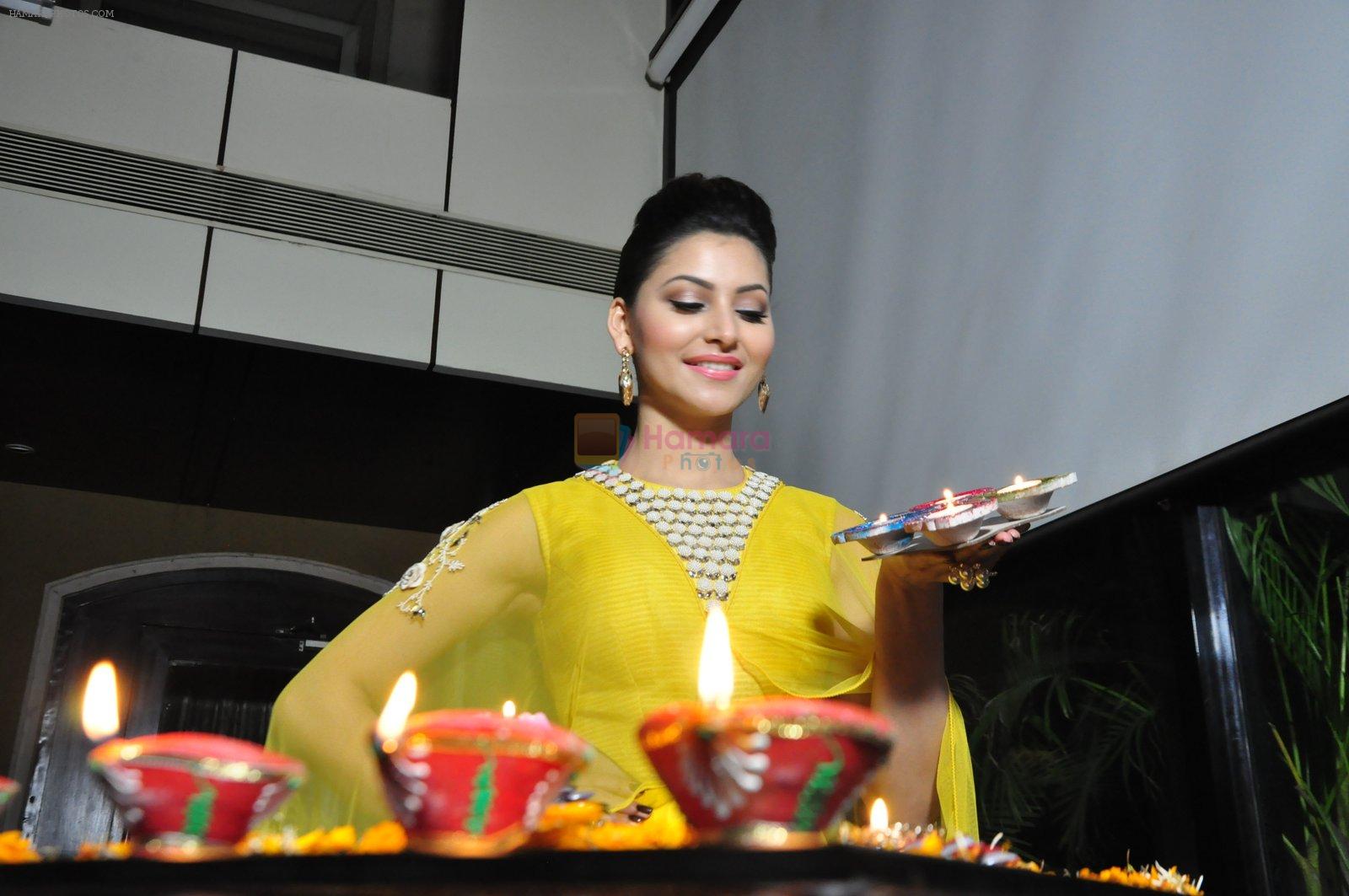 Urvashi Rautela's diwali celebration on 28th Oct 2016