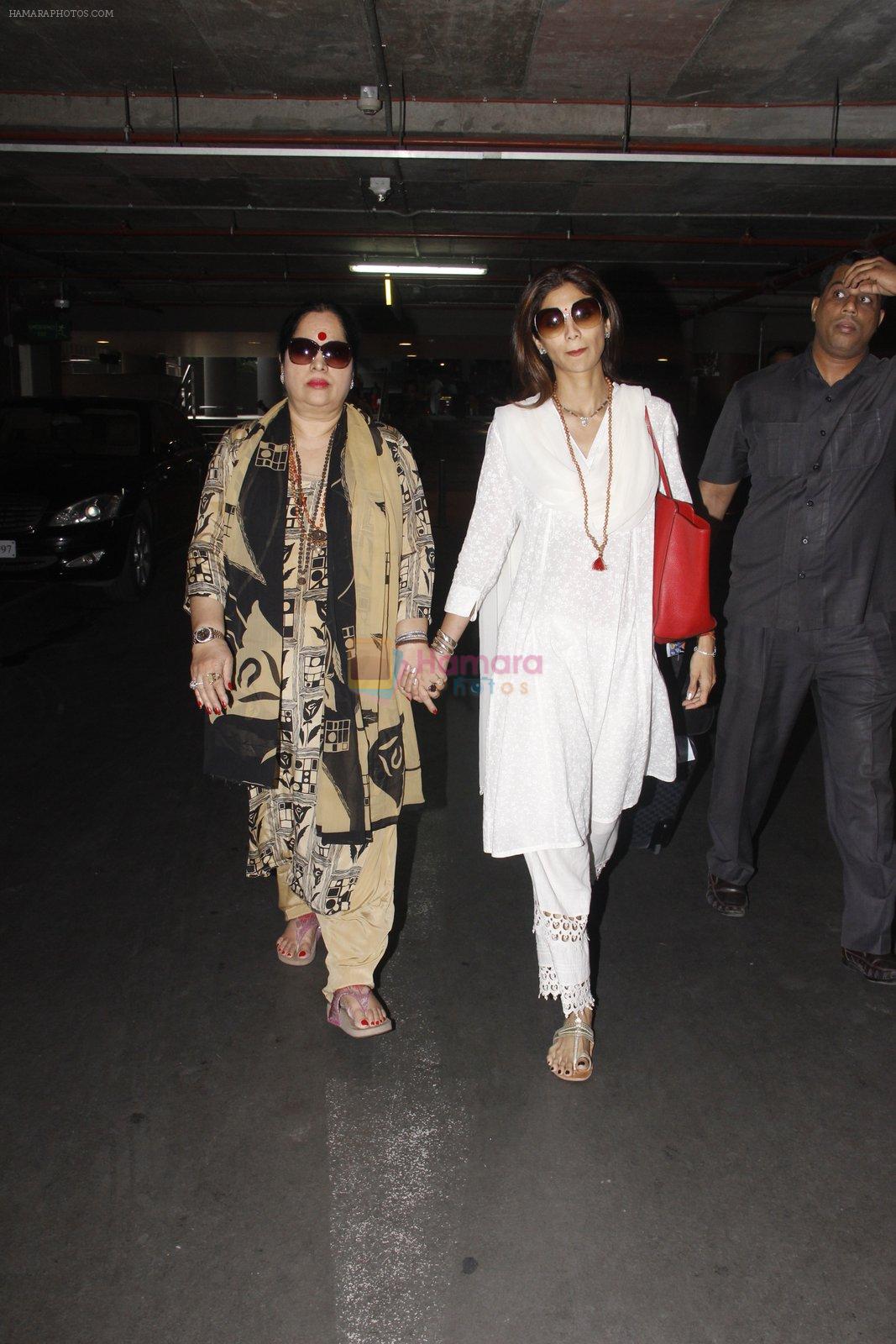 Shilpa Shetty, Sunanda Shetty snapped at airport on 28th Oct 2016