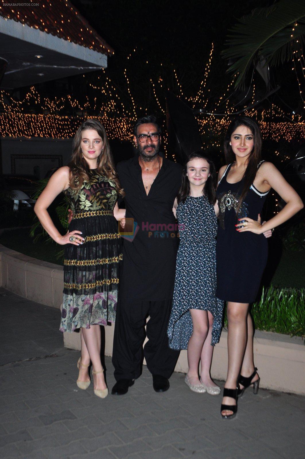 Ajay Devgan, Erika Kaar, Abigail Eames, Sayesha Saigal at Shivaay film screening and dinner for cast n crew on 27th Oct 2016