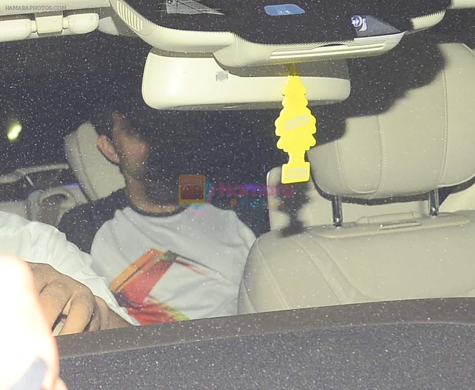 Hrithik Roshan snapped at Sonali Bendre's house on 30th Oct 2016