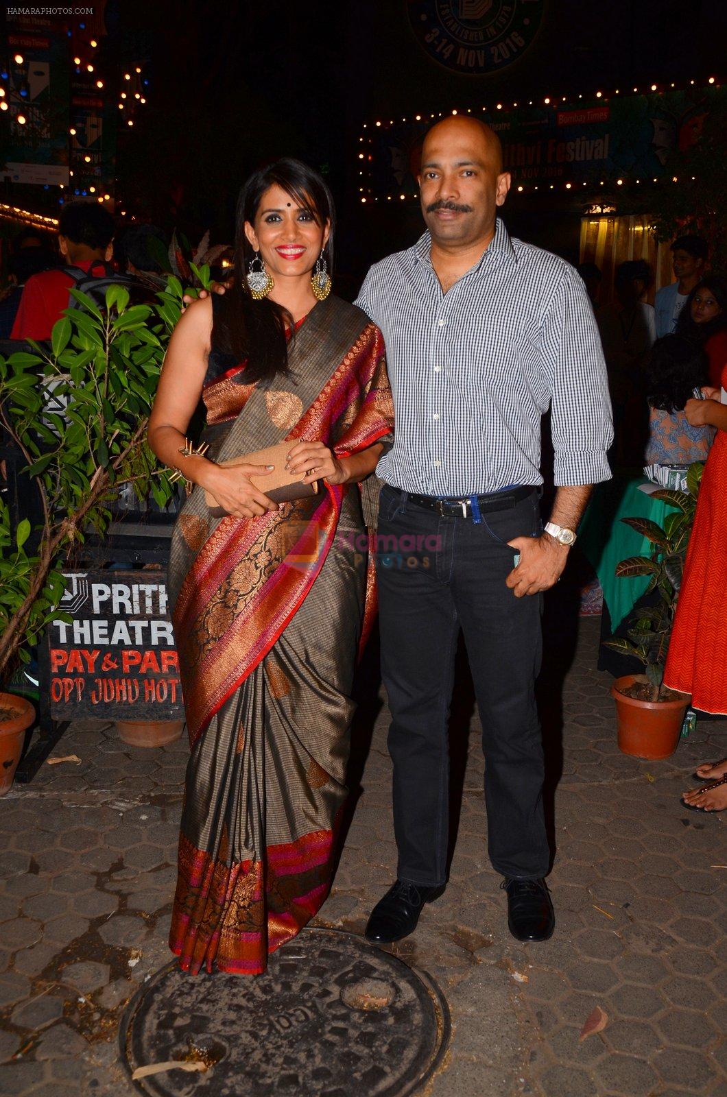 Sonali Kulkarni at Prithvi festival opening in Mumbai on 3rd Nov 2016