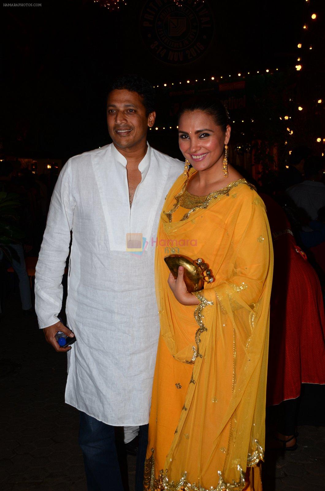 Lara Dutta, Mahesh Bhupathi at Prithvi festival opening in Mumbai on 3rd Nov 2016