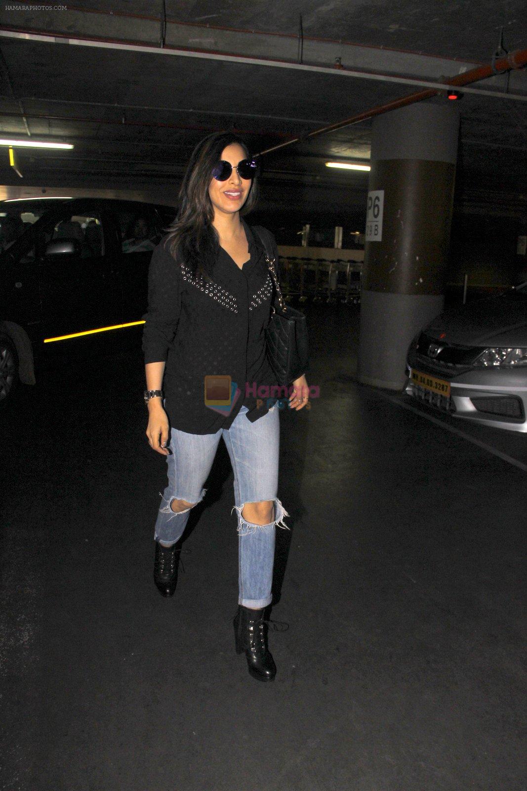 Sophie Chaudhary snapped at airport on 6th Nov 2016