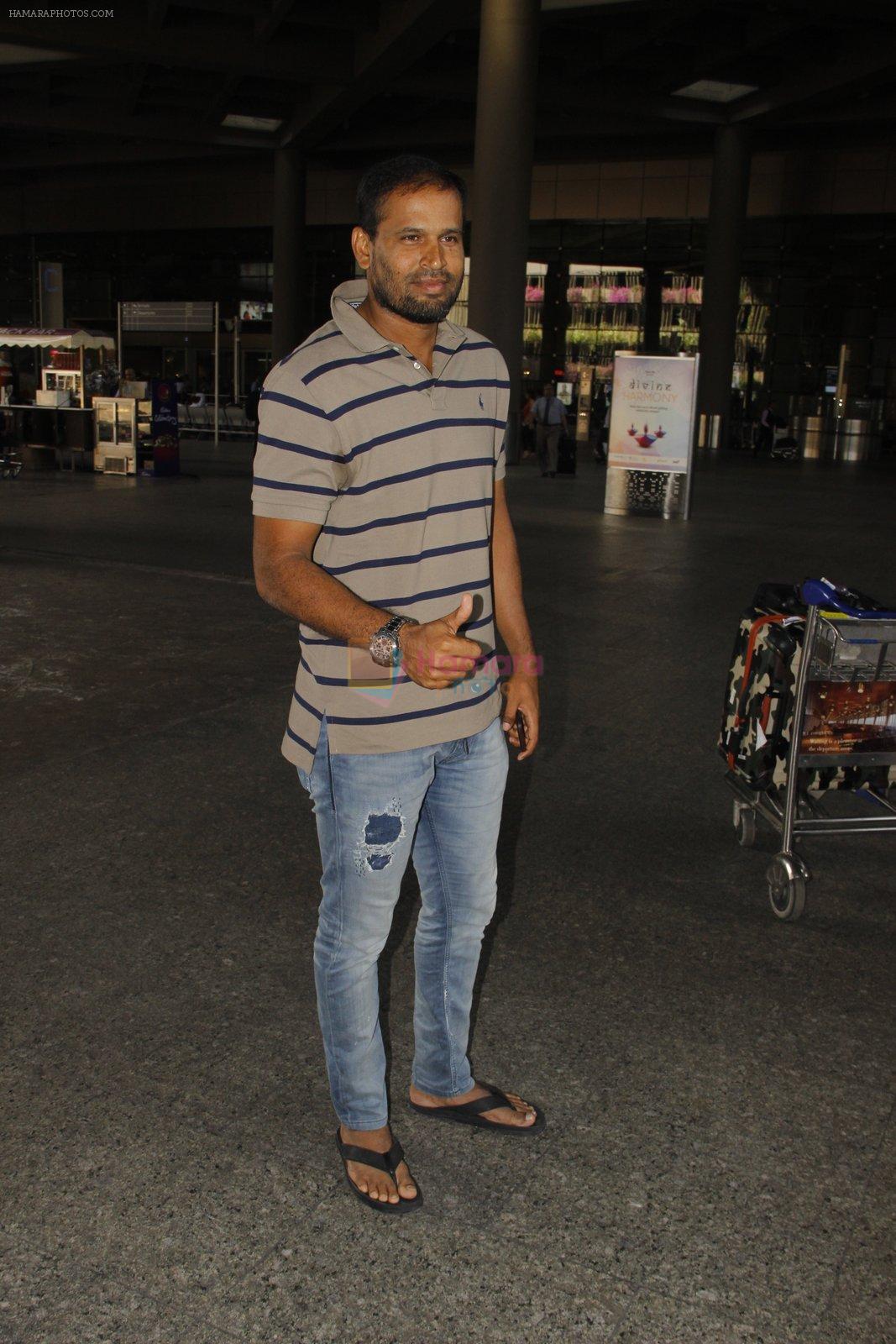 YUsuf Pathan snapped at airport on 8th Nov 2016