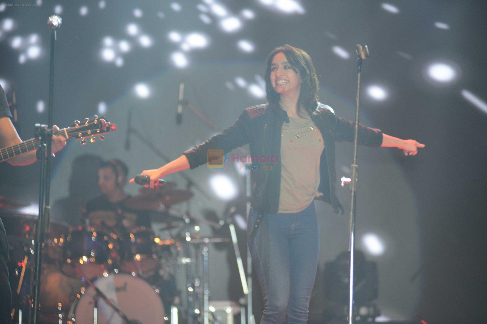 Farhan Akhtar at Rock on 2 concert in Delhi on 8th Nov 2016