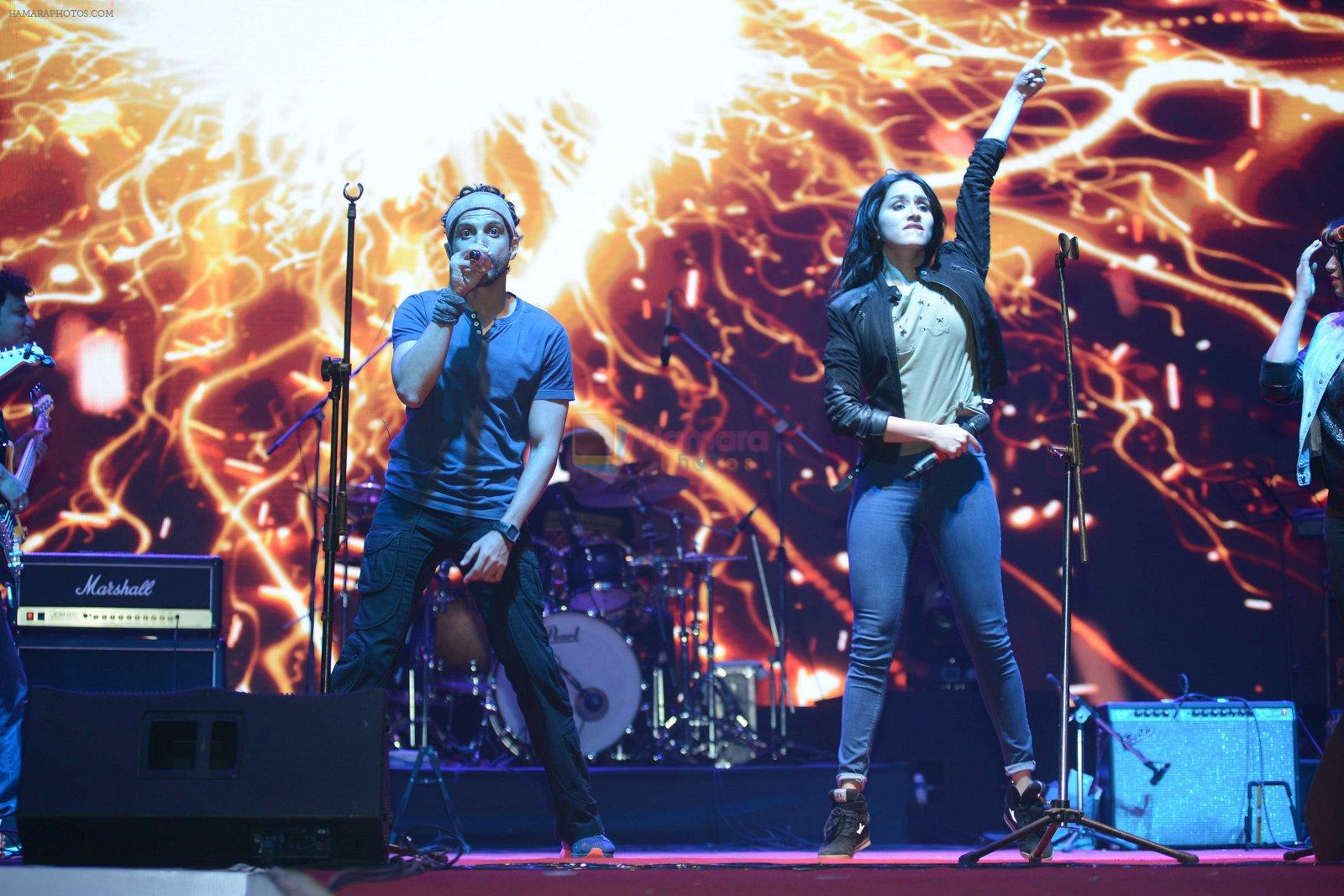 Shraddha Kapoor, Farhan Akhtar at Rock on 2 concert in Delhi on 8th Nov 2016