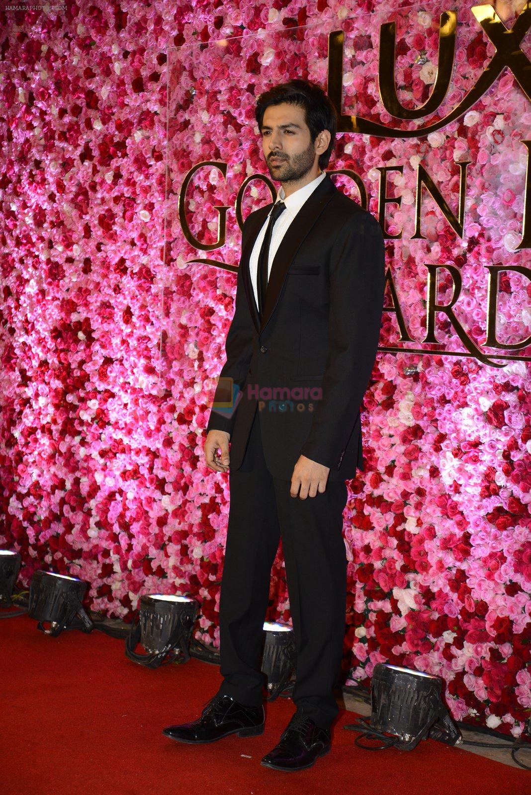 Kartik Aaryan at Lux Golden Rose Awards 2016 on 12th Nov 2016