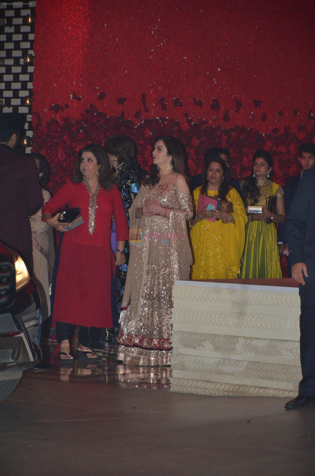 Farah Khan snapped at Ambani house for Manish Malhotra show on 12th Nov 2016