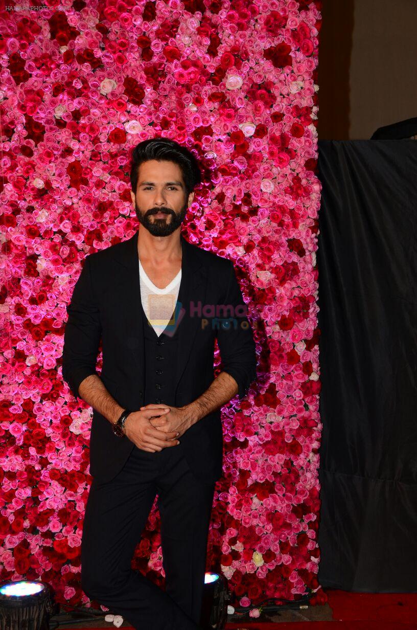 Shahid Kapoor at Lux golden rose awards 2016 on 12th Nov 2016