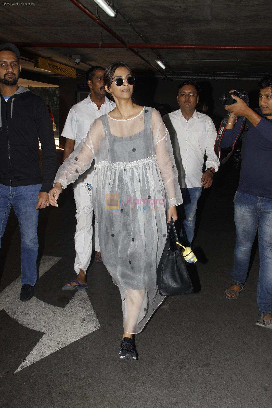 Sonam Kapoor snapped at airport on 19th Nov 2016