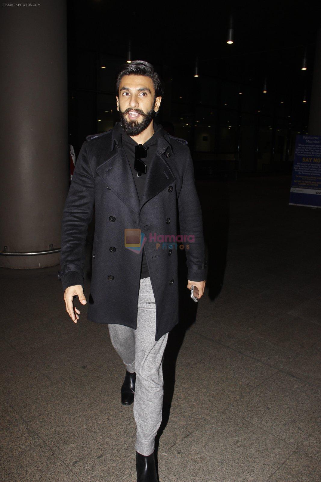 Ranveer Singh snapped at airport on 23rd Nov 2016