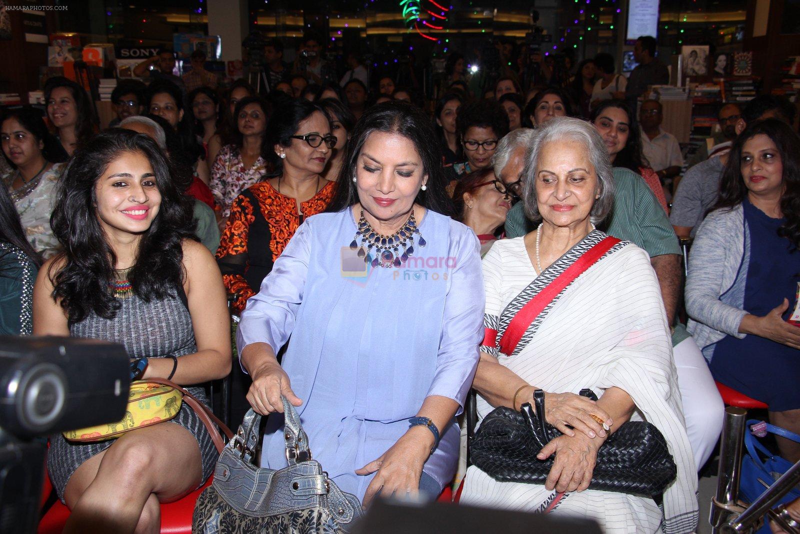 Shabana Azmi, Waheeda Rehman at the launch of Anjali Chabbria's book in Mumbai on 24th Nov 2016