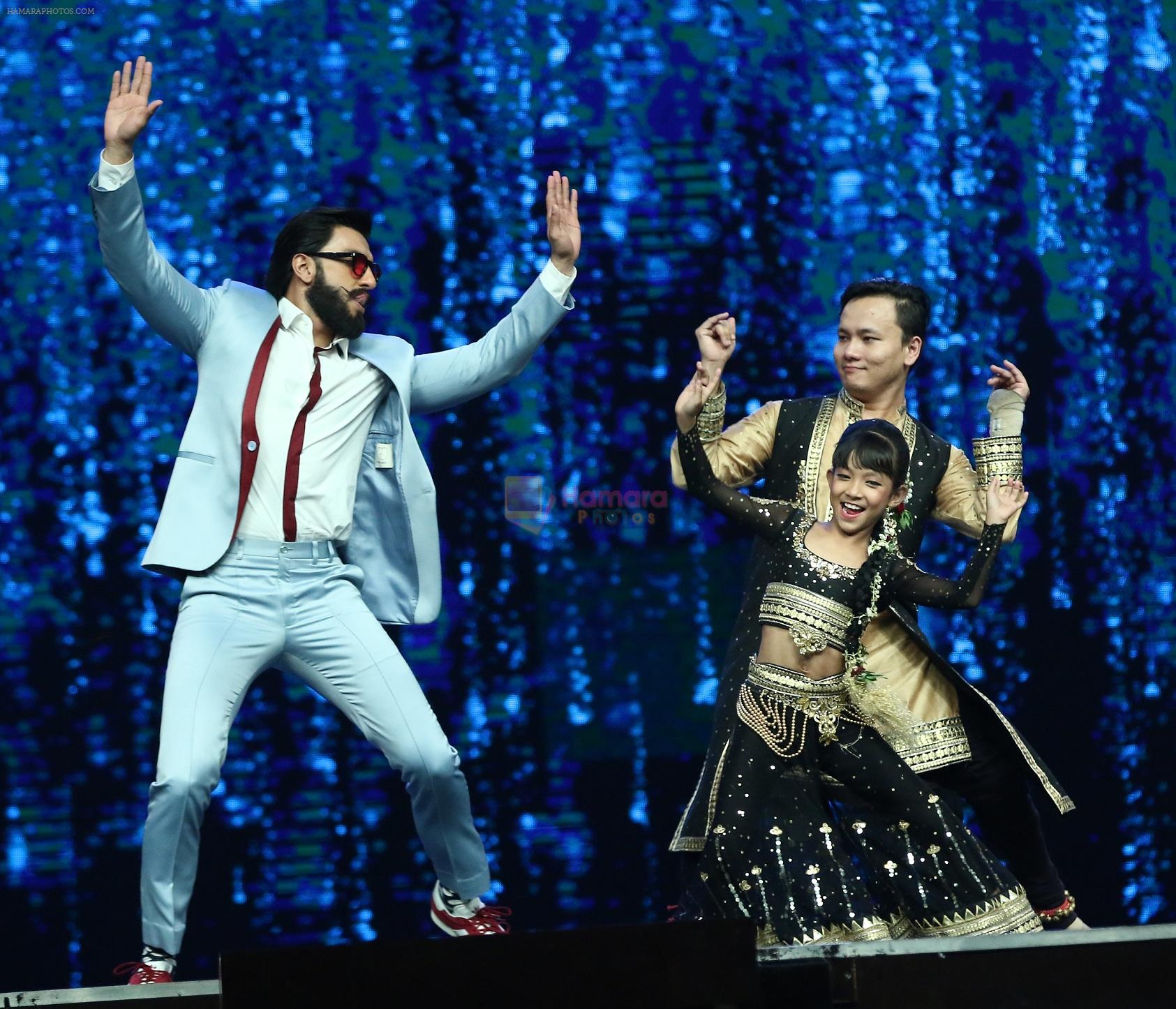 Ranveer Singh on the sets of Super Dancer on 27th Nov 2016