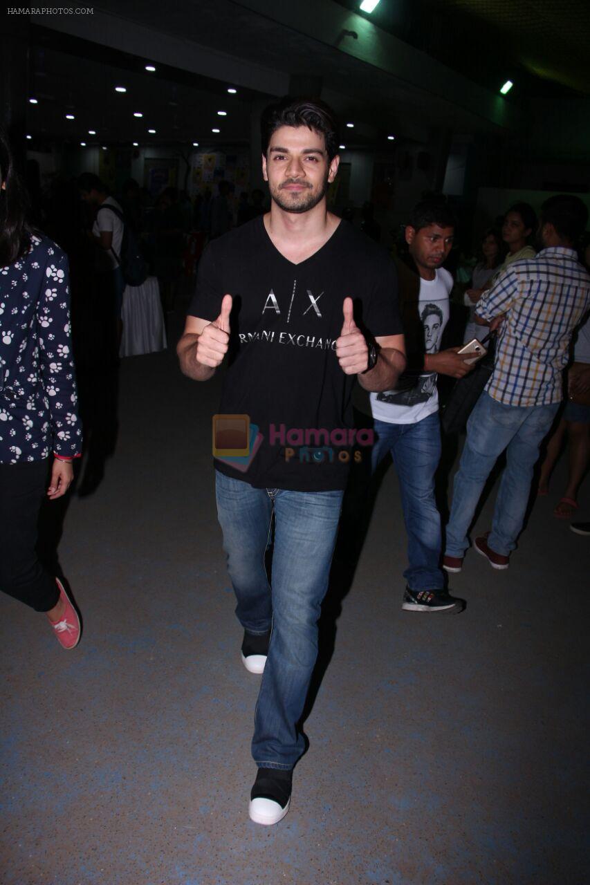 Sooraj Pancholi at pet adoption in Mumbai on 27th Nov 2016