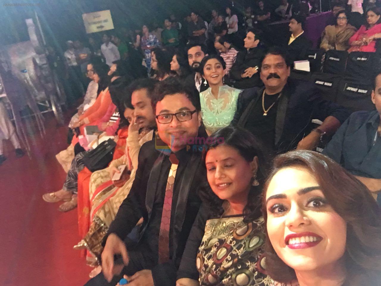 Amruta khanvilkar at Marathi filmfare awards 2016