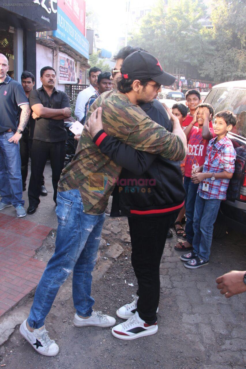 Sidharth Malhotra, Karan Johar on a lunch date on 27th Nov 2016