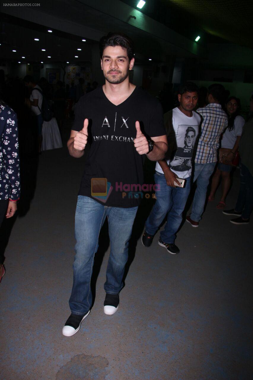 Sooraj Pancholi at pet adoption in Mumbai on 27th Nov 2016