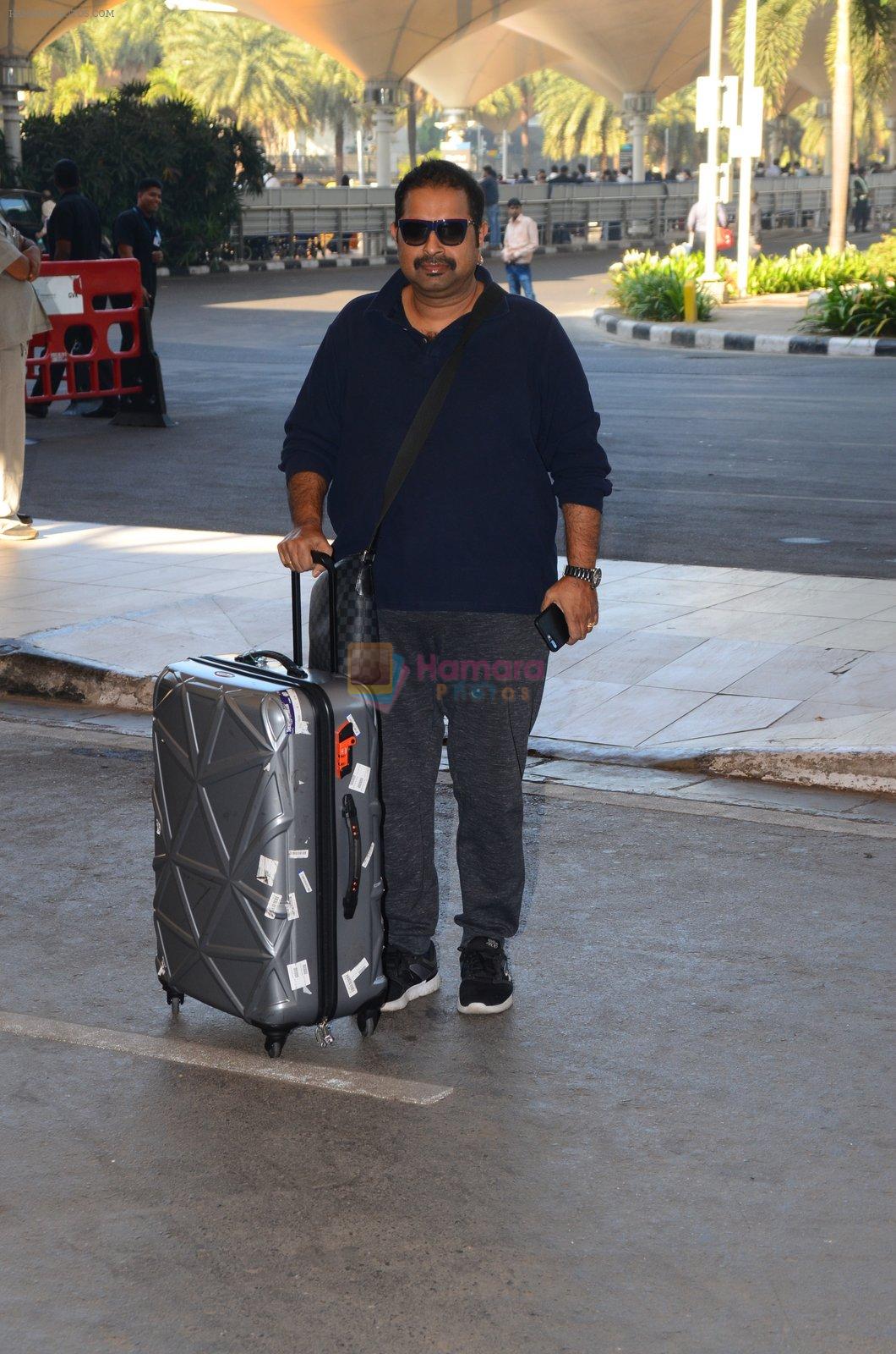 Shankar Mahadevan snapped at airport on 28th Nov 2016