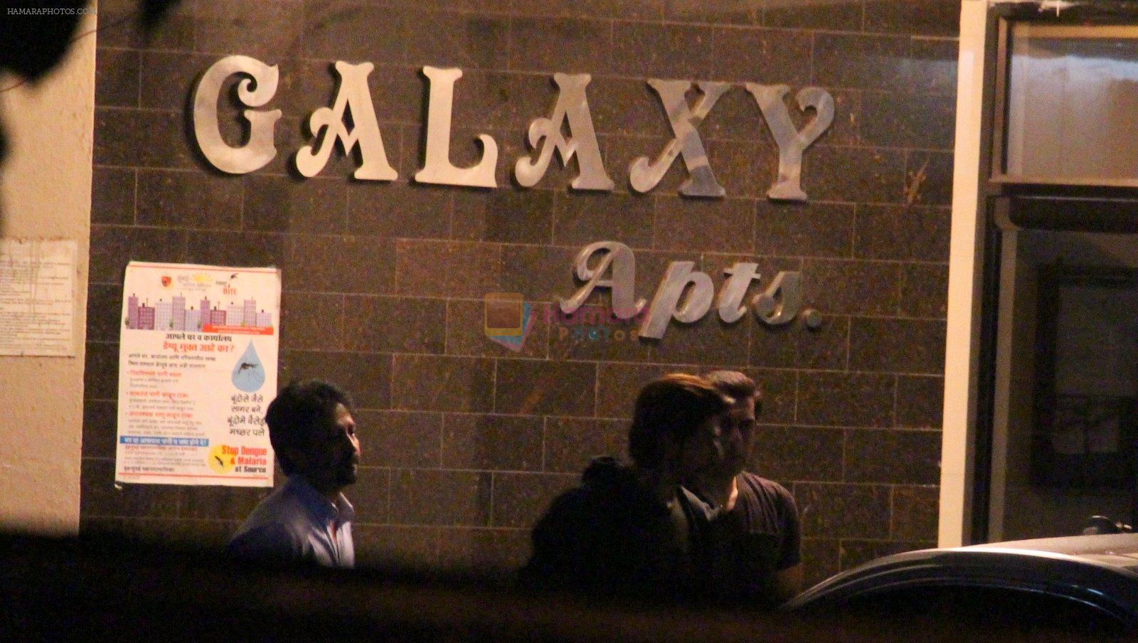 Shahrukh Khan at Salman Khan's party in Galaxy on 28th Nov 2016