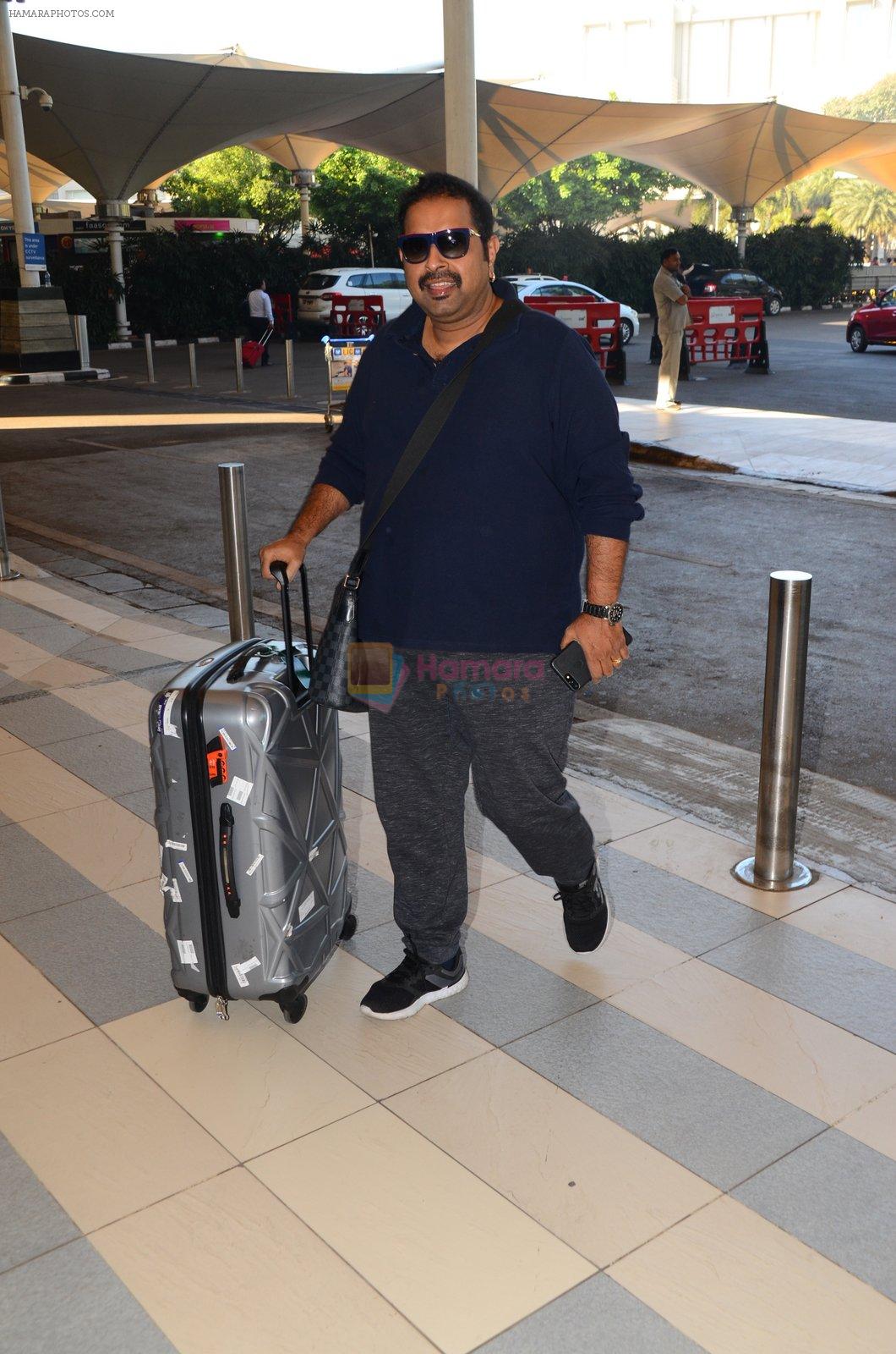 Shankar Mahadevan snapped at airport on 28th Nov 2016