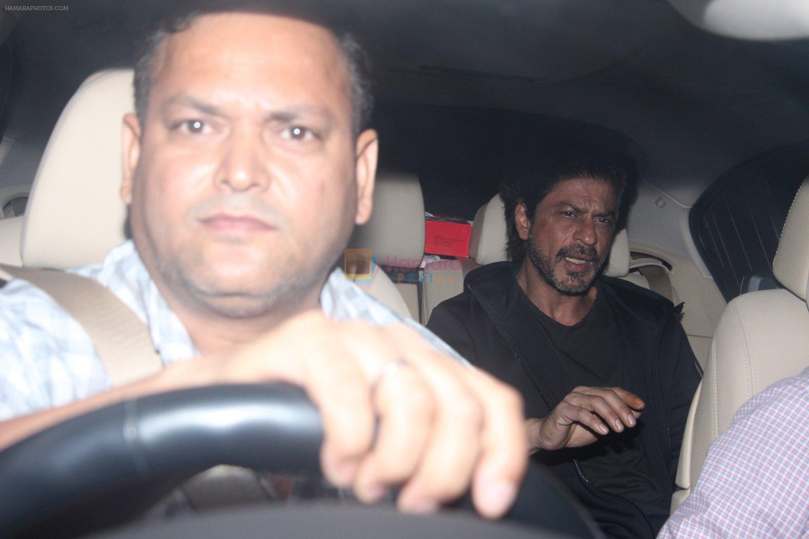 Shahrukh Khan at Salman Khan's party in Galaxy on 28th Nov 2016