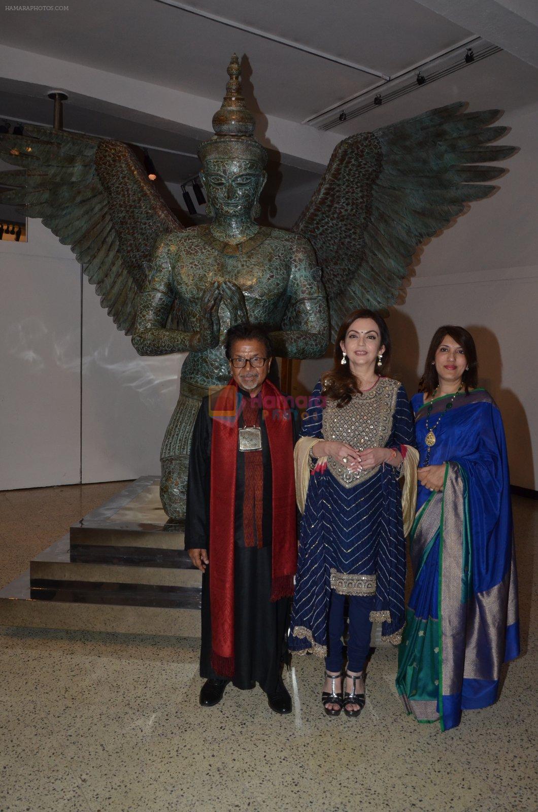 satish gupta, nita ambani and taran khubchandani at Satish Gupta's art exhibition by Gallery Art N Soul on 29th Nov 2016