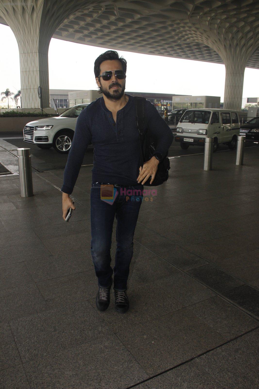 Emraan Hashmi snapped at airport on 30th Nov 2016