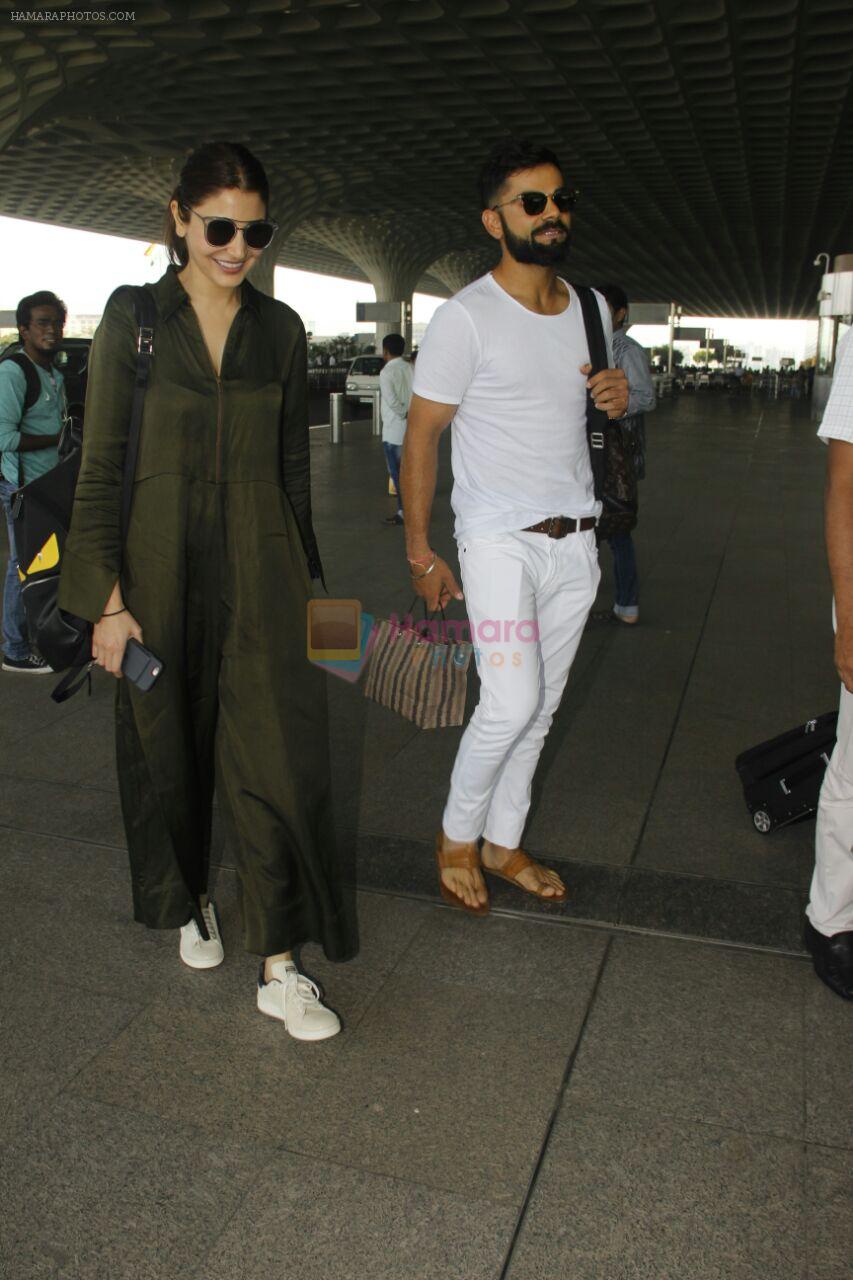 Anushka Sharma and virat Kohli snapped at airport on 2nd Dec 2016
