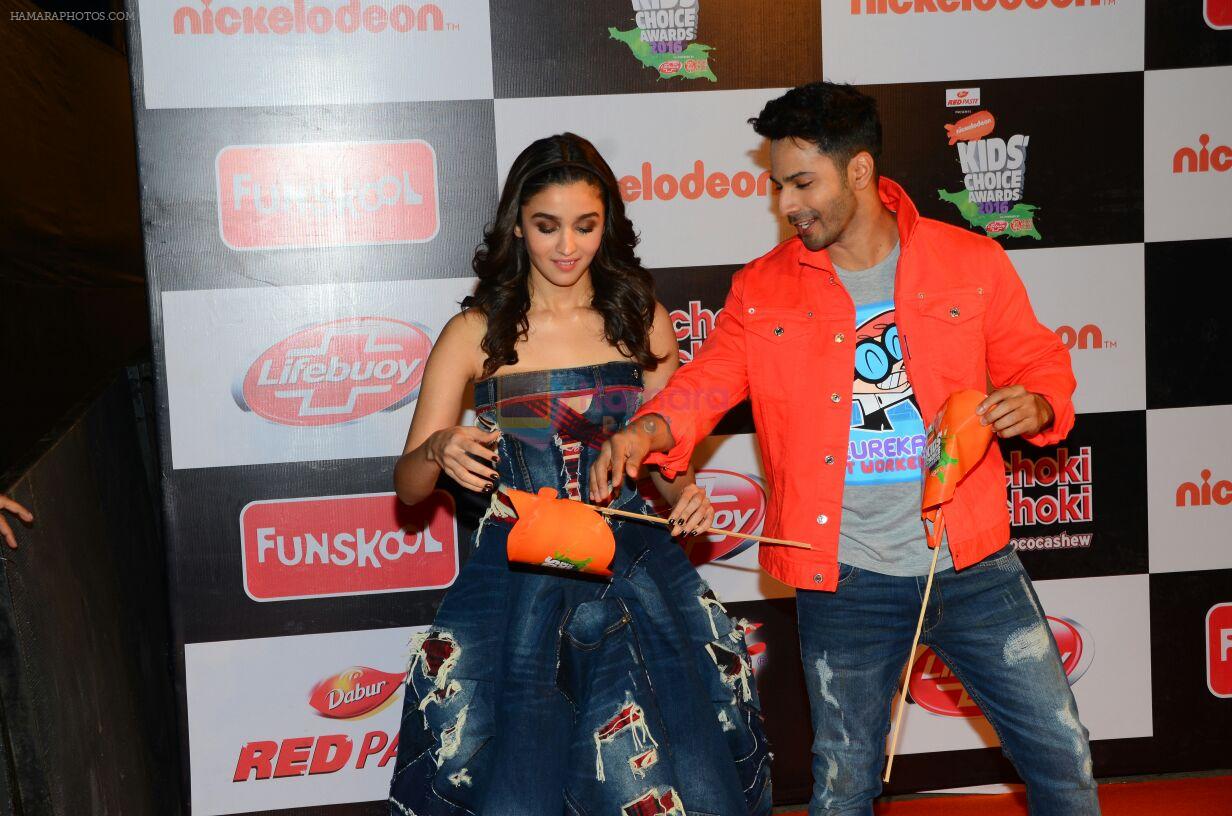 Alia Bhatt, Varun Dhawan at Nickelodeon's Kids Choice Awards on 5th Dec 2016