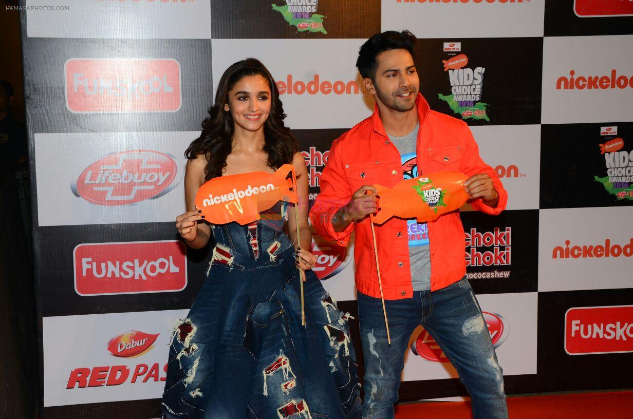 Alia Bhatt, Varun Dhawan at Nickelodeon's Kids Choice Awards on 5th Dec 2016