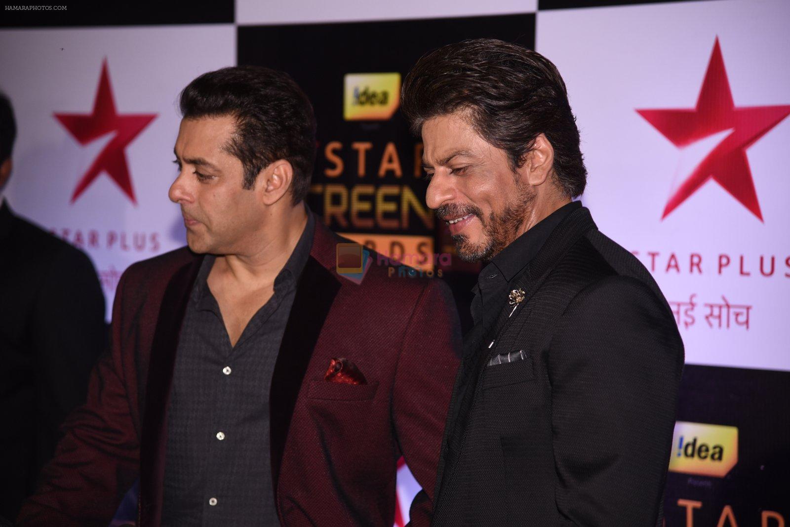 Salman Khan, Shahrukh Khan at 22nd Star Screen Awards 2016 on 4th Dec 2016