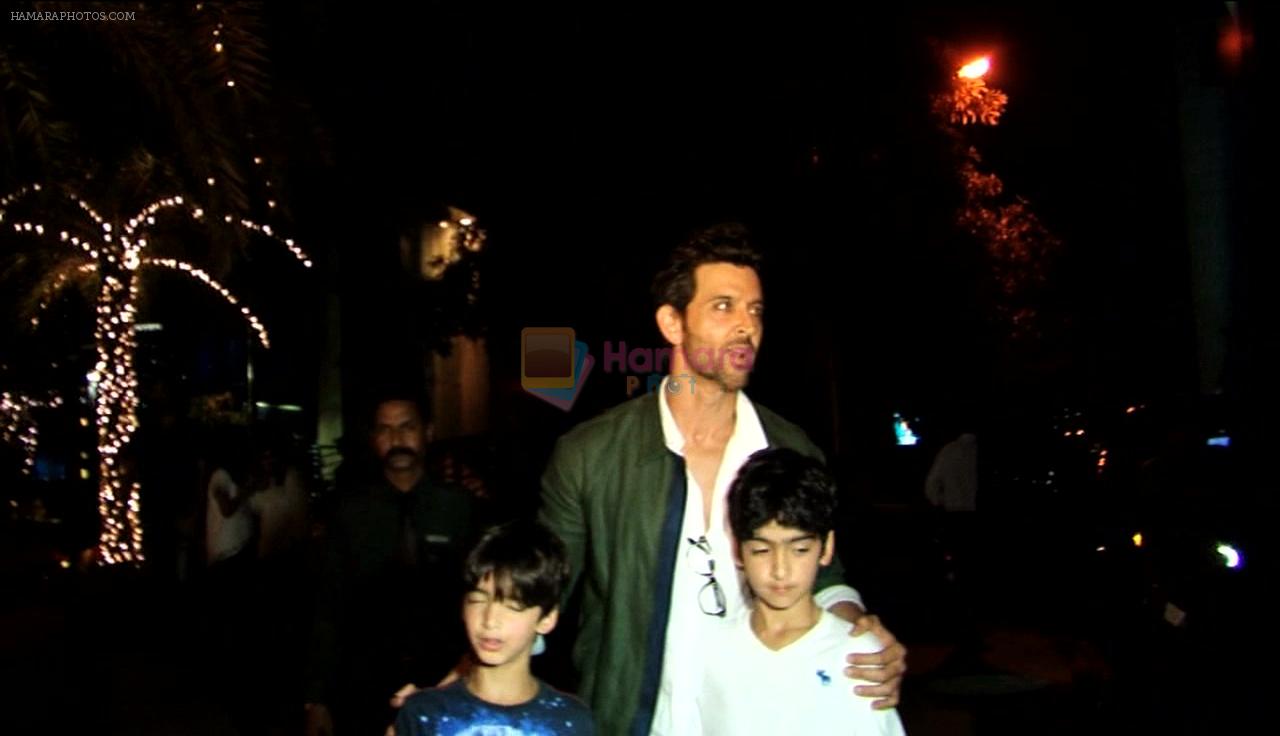 Hrithik Roshan and Suzanne Khan out on dinner with kids on 16th Dec 2016