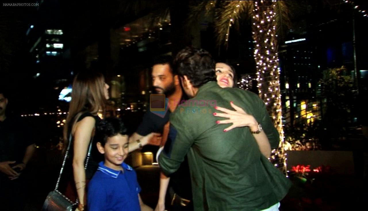 Hrithik Roshan and Suzanne Khan out on dinner with kids on 16th Dec 2016