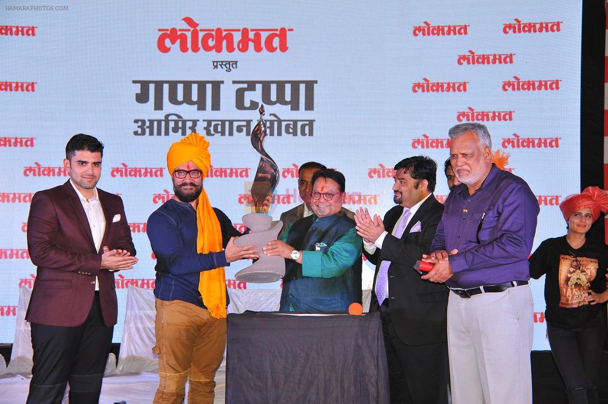 Aamir Khan, Renowned Actor along with Mr. Vijay Darda, Chairman, Lokmat Media unvieling the trophy of Lokmat's upcoming initiative - Maharashtra's Stylish Awards