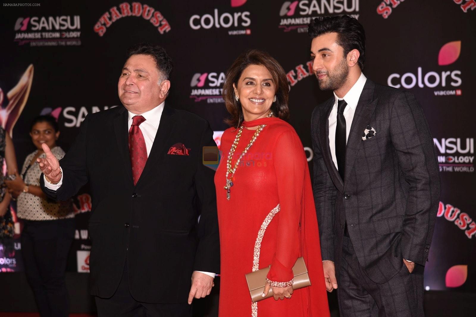 Rishi Kapoor, Neetu Singh, Ranbir Kapoor at 14th Sansui COLORS Stardust Awards on 19th Dec 2016