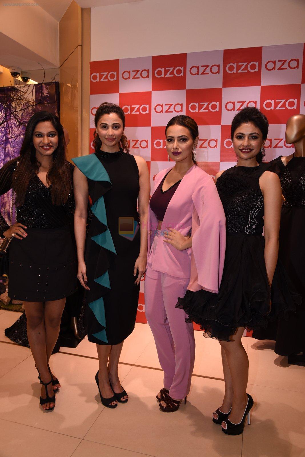Daisy Shah, Sana Khan at Esha Amin label launch at Aza on 20th Dec 2016