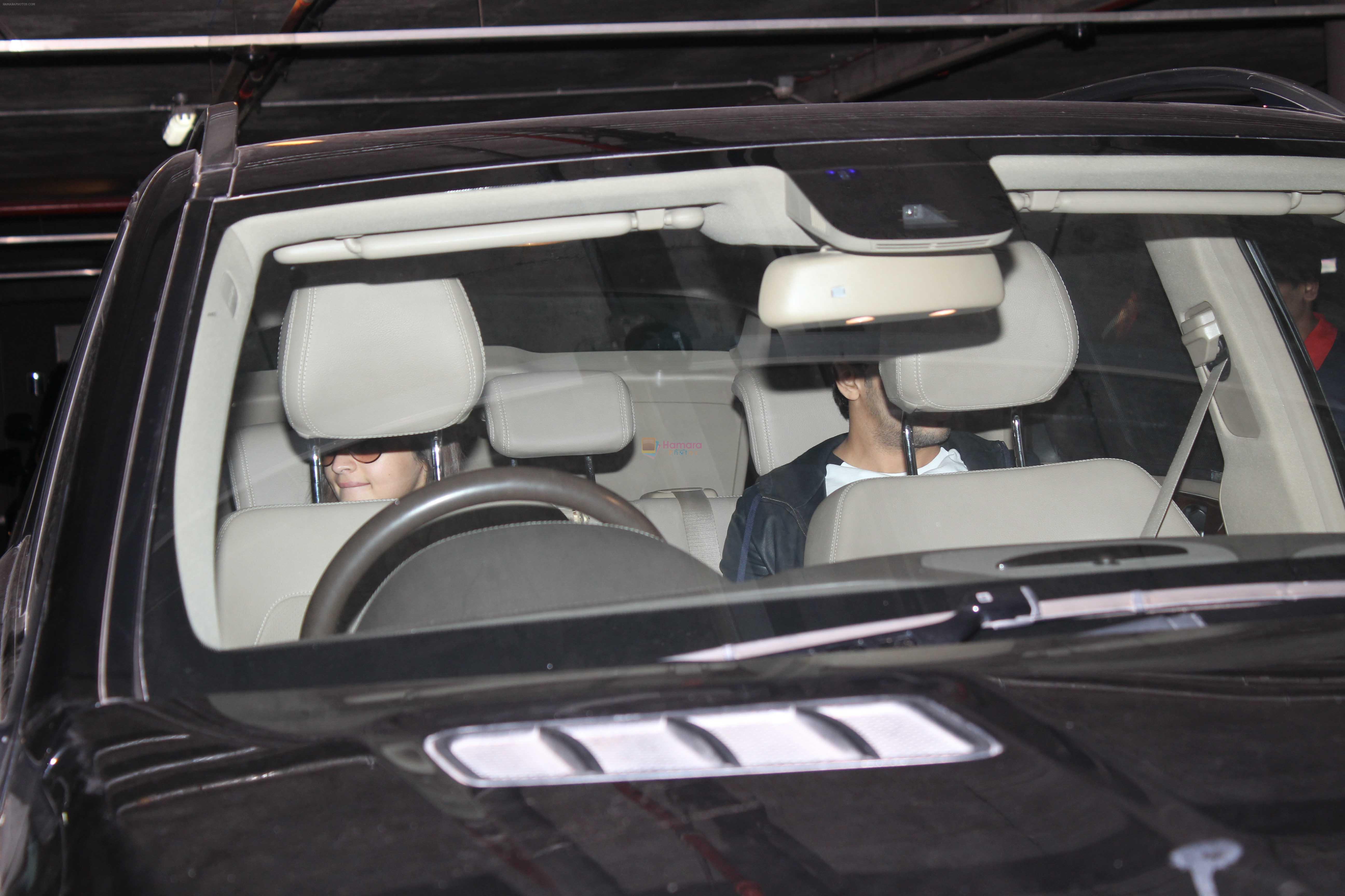 Alia Bhatt, Sidharth Malhotra snapped at airport on 21st Dec 2016