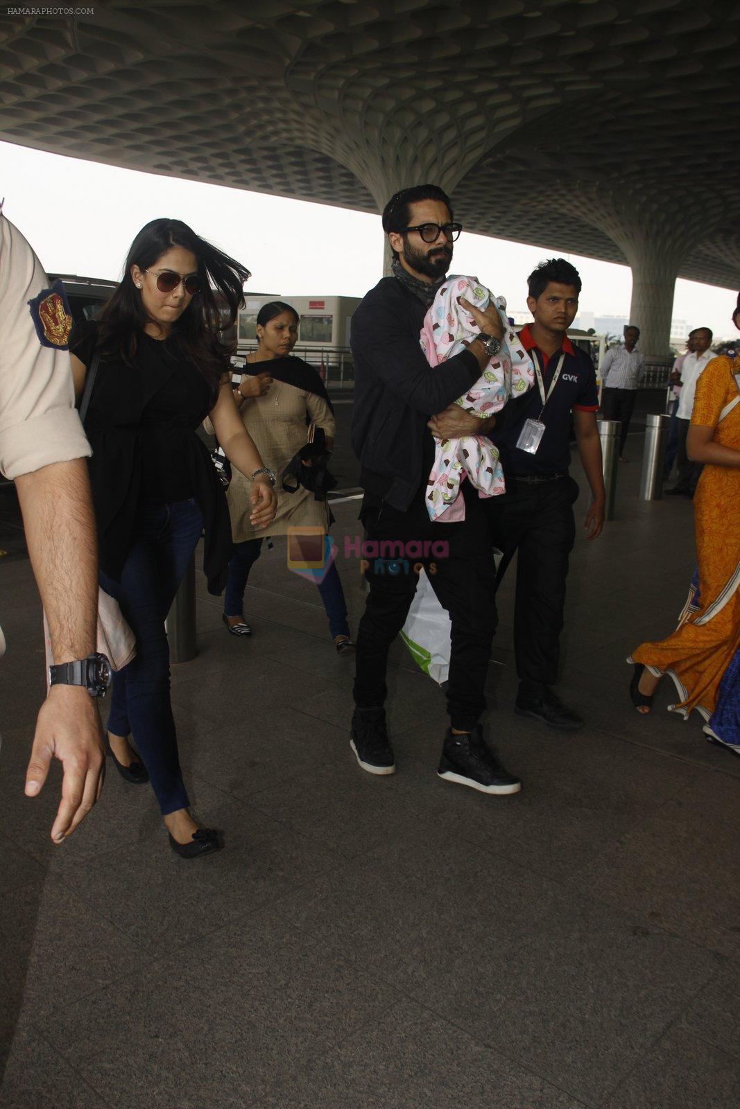 Shahid Kapoor snapped at airport on 22nd Dec 2016