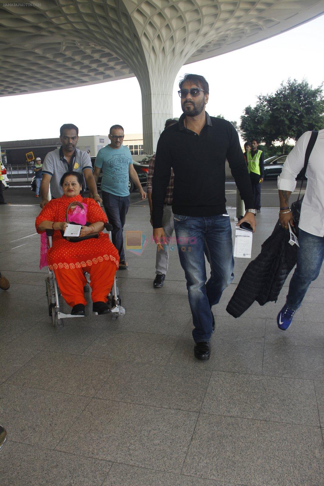 Ajay Devgan snapped at airport on 22nd Dec 2016