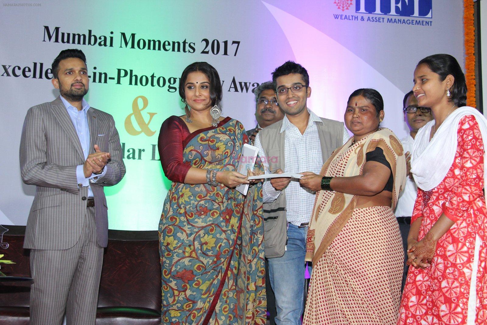 Vidya Balan laucnhes Mumbai Press Club annual photographers calendar on 27th Dec 2016