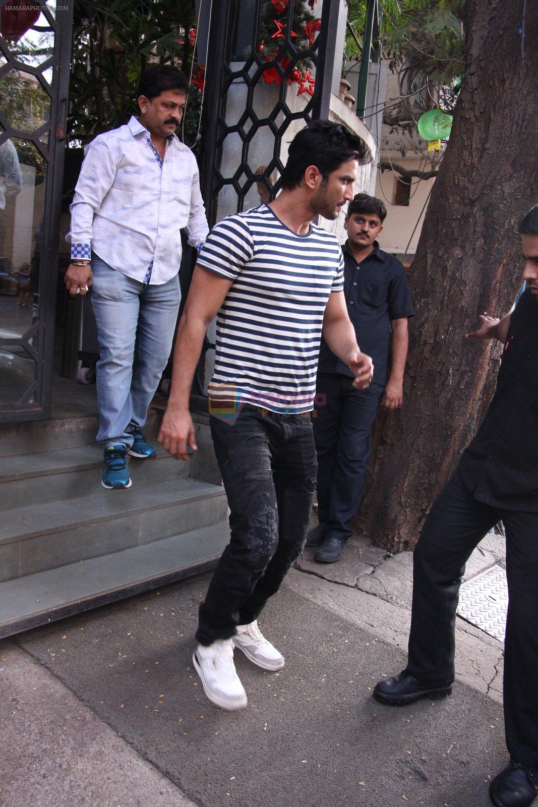 Sushant Singh Rajput snapped in Bandra on 27th Dec 2016