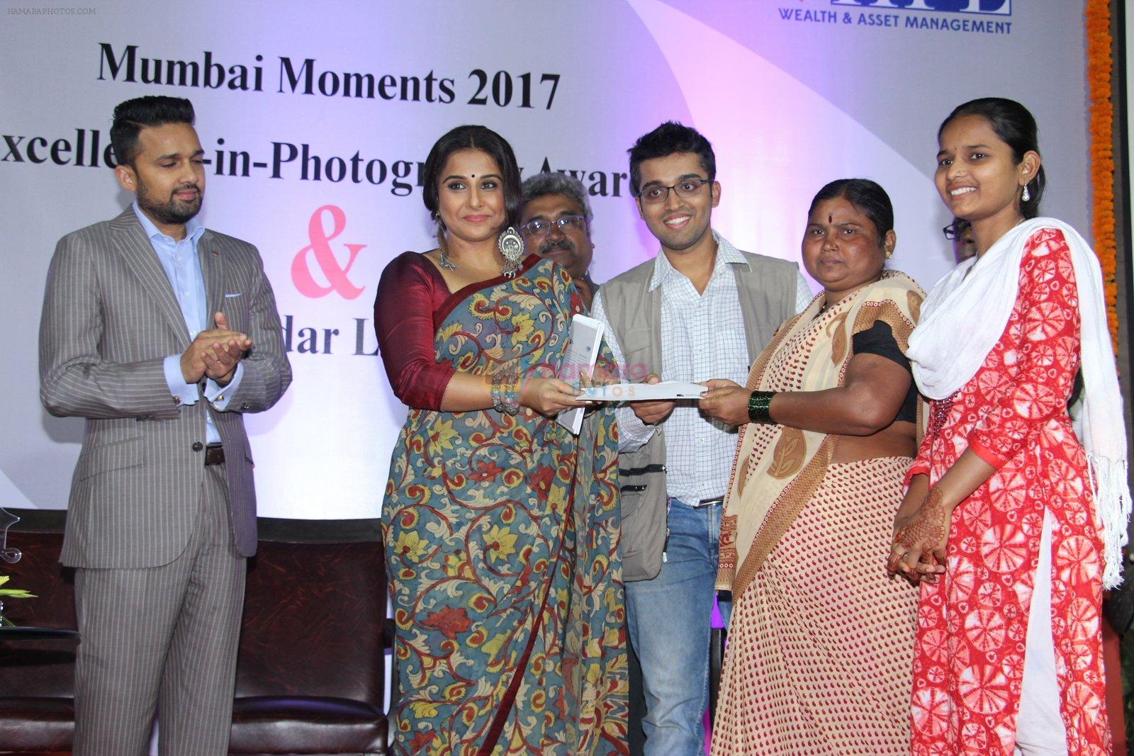Vidya Balan laucnhes Mumbai Press Club annual photographers calendar on 27th Dec 2016