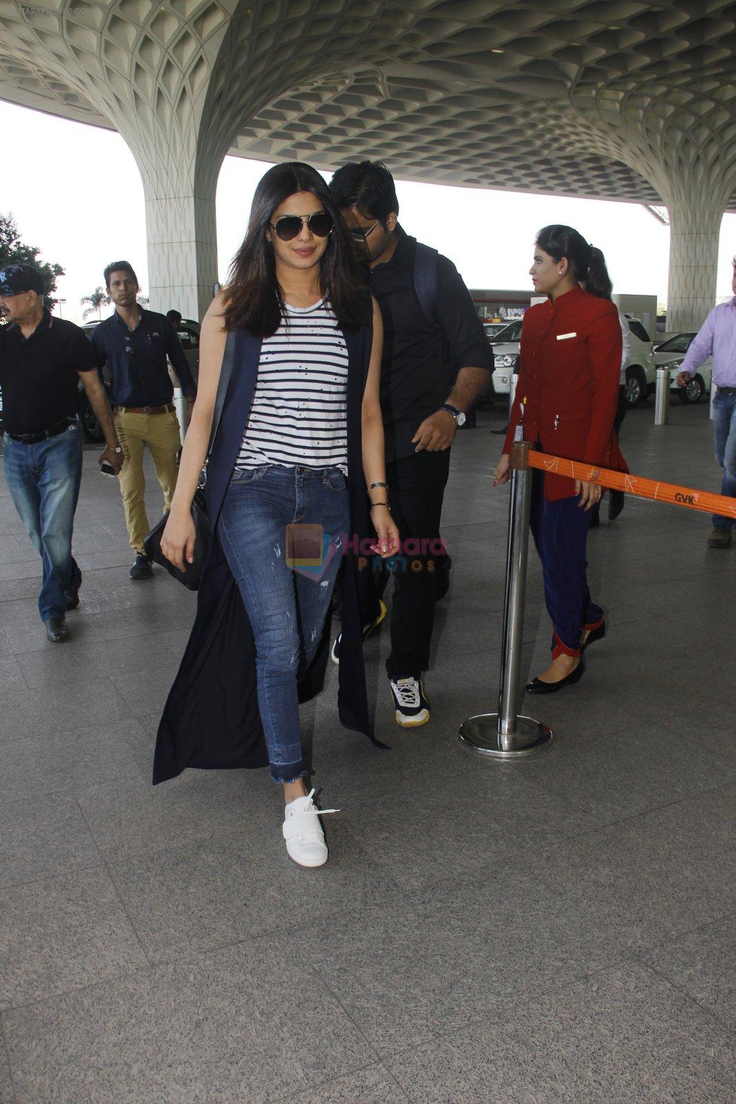 Priyanka Chopra snapped at airport on 28th Dec 2016