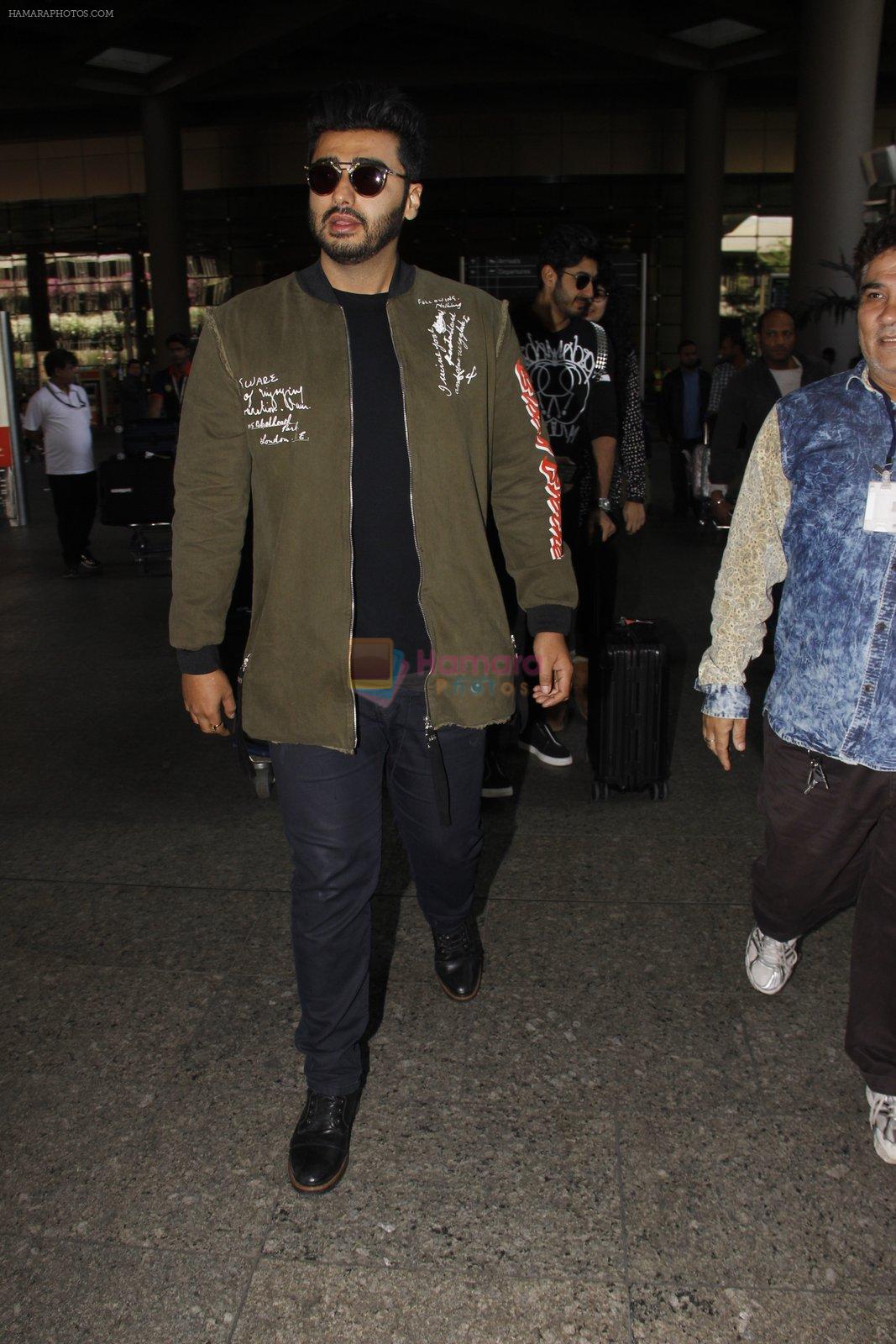Arjun Kapoor snapped at airport on 28th Dec 2016