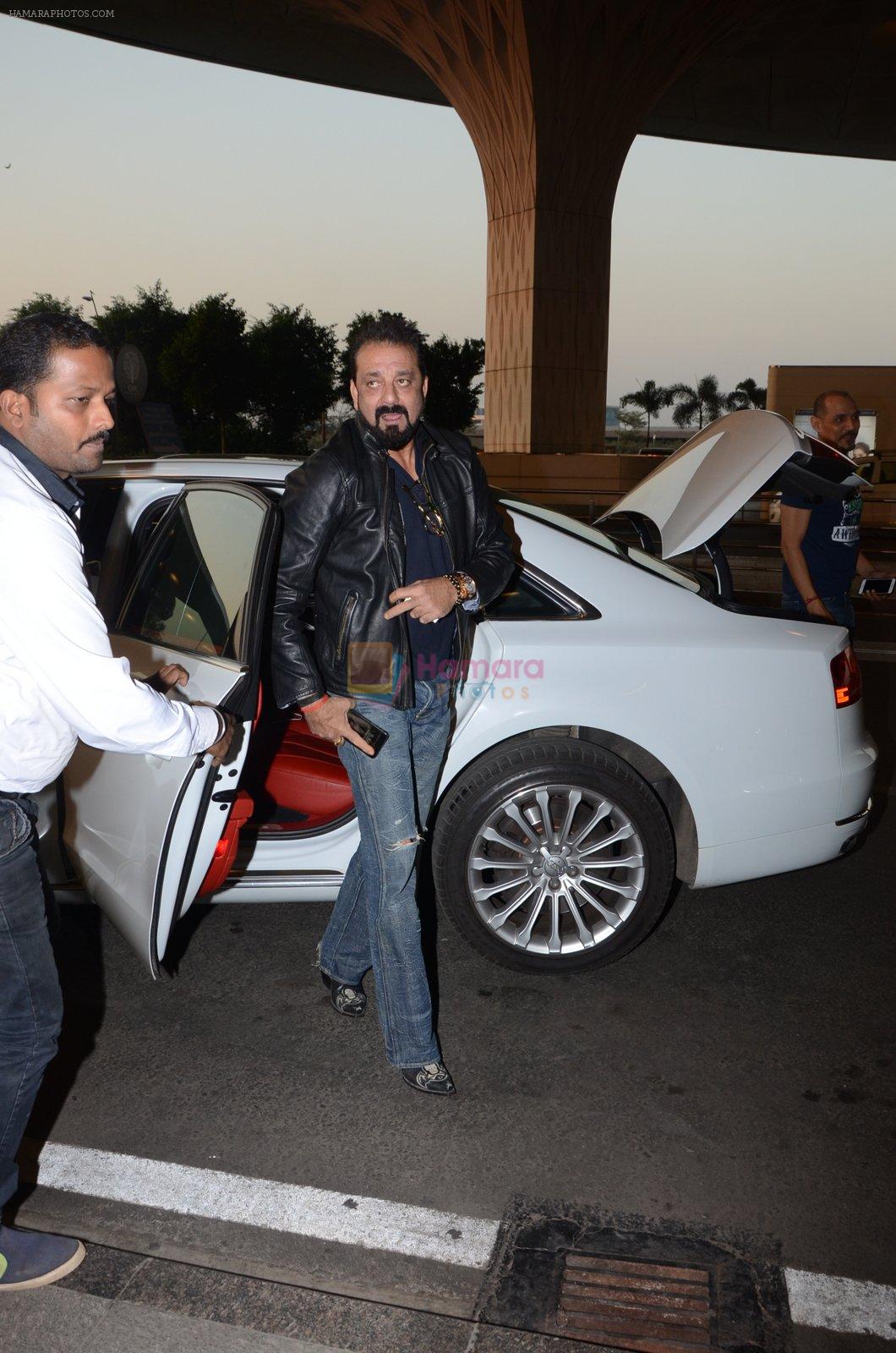 Sanjay Dutt snapped at airport on 29th Dec 2016