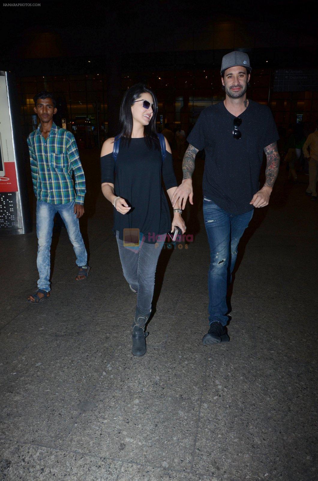 Sunny Leone snapped at airport on 30th Dec 2016