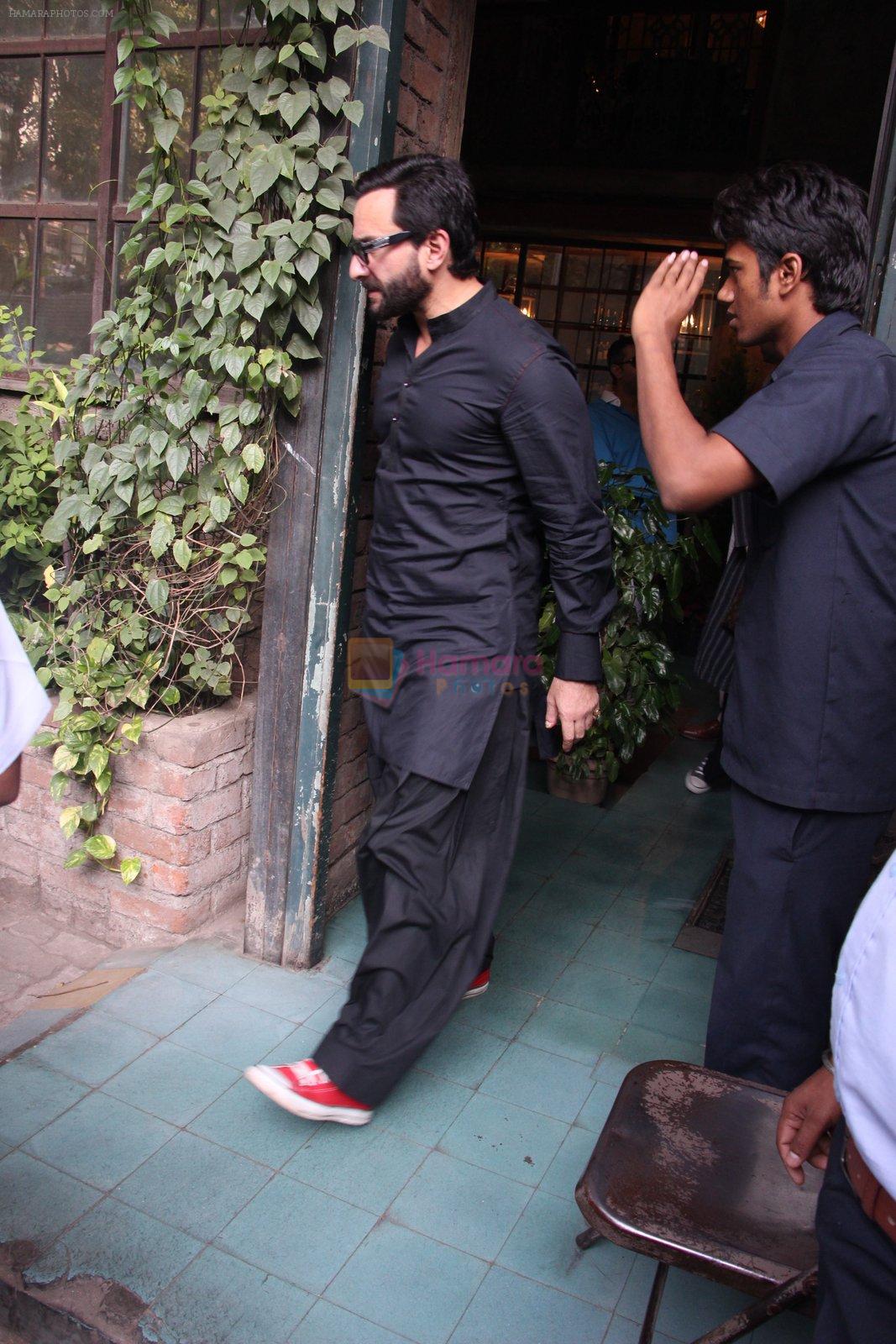 Saif Ali Khan out on lunch on 30th Dec 2016